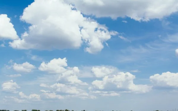 Decoupling Risks in Regulated Cloud Migrations: Strategic Patterns for Success